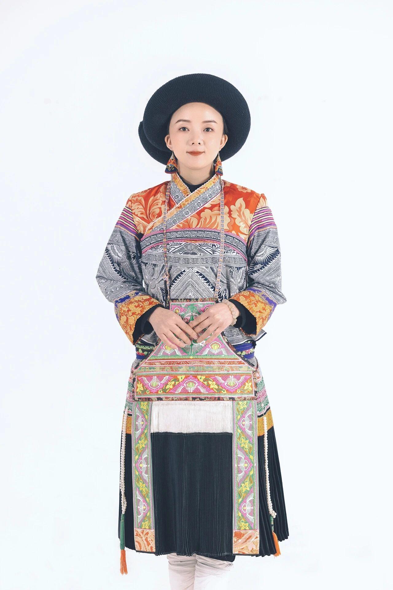 1766631605223279.jpg 个人照.jpg